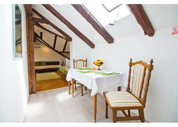 Romantic Green Loft